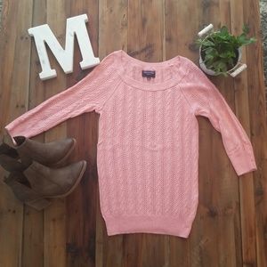 AE pink sweater - M